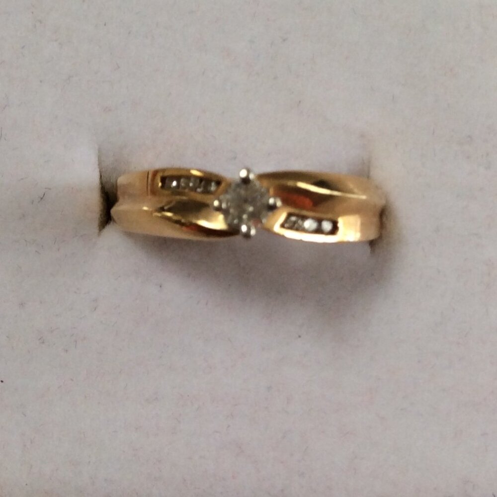 NWT STUNNING 14k GOLD & DIAMOND RING MSRP 1,325